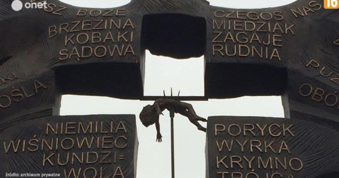 Памятник жертвам Волынской резни. Польша, г. Торунь, парк Национальной Памяти, 2017 г.