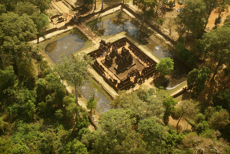 Bantey Srei temple (967 A.D.)