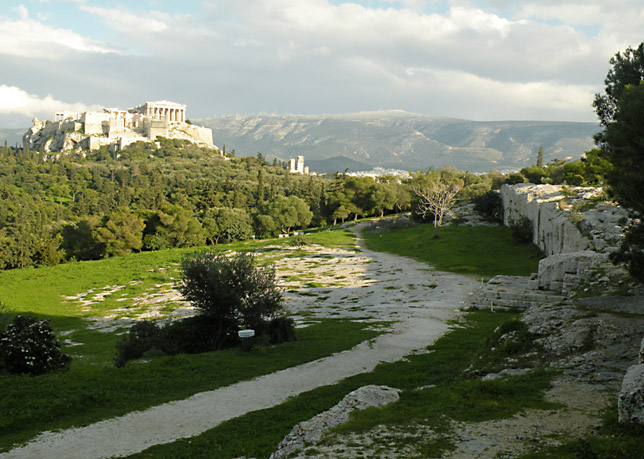 Рис. 3. Площадь Пникс в Афинах - сердце демократии древней Греции.